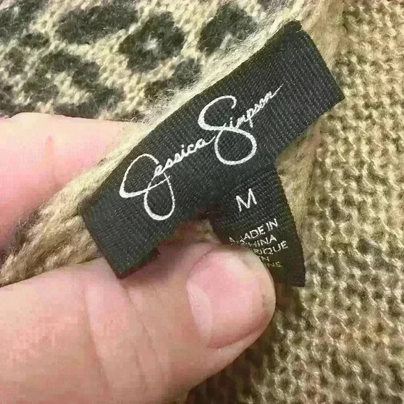 Jessica Simpson Leopard Print Vneck Knit Sweater size Medium - Picture 3 of 3